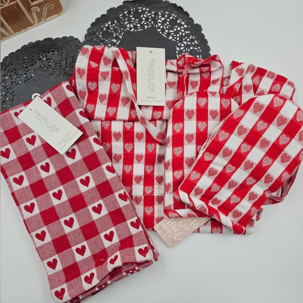 Rachel Zoe Valentine's Kitchen Set-Apron, Oven Mitts & Towels! BRAND NEW W/TAGS